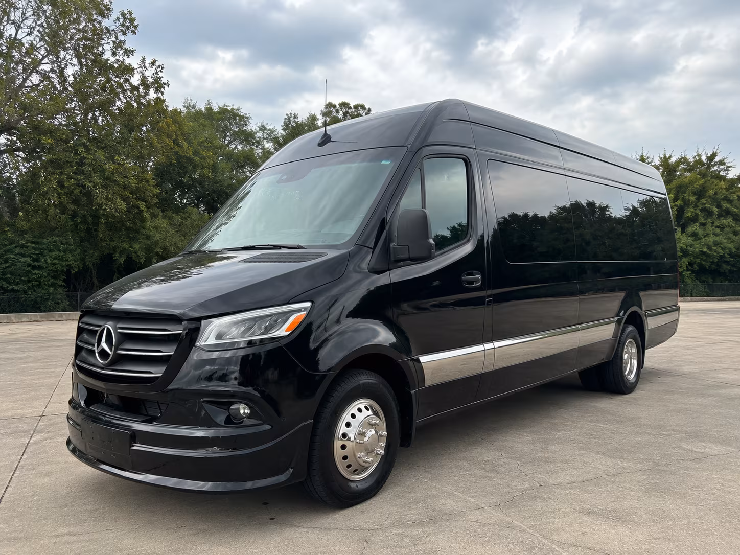 find the perfect transportation for your next airport transfer 1