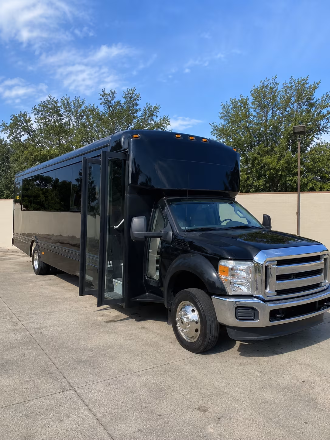 montgomery 20 passenger party bus